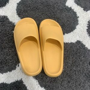 Women’s sandals
